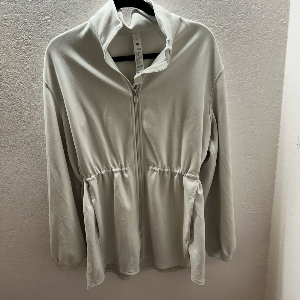 Lululemon Women's Lightweight Zip-Up Jacket - Picture 7 of 9